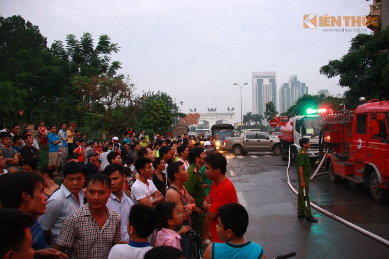 Ha Noi: Chay lon nha cao tang o Bac Tu Liem-Hinh-9